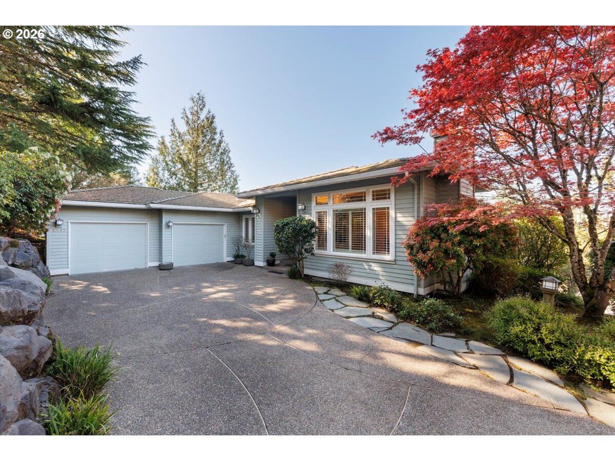 Property Photo: 2212 NW Pinnacle Dr OR 97229