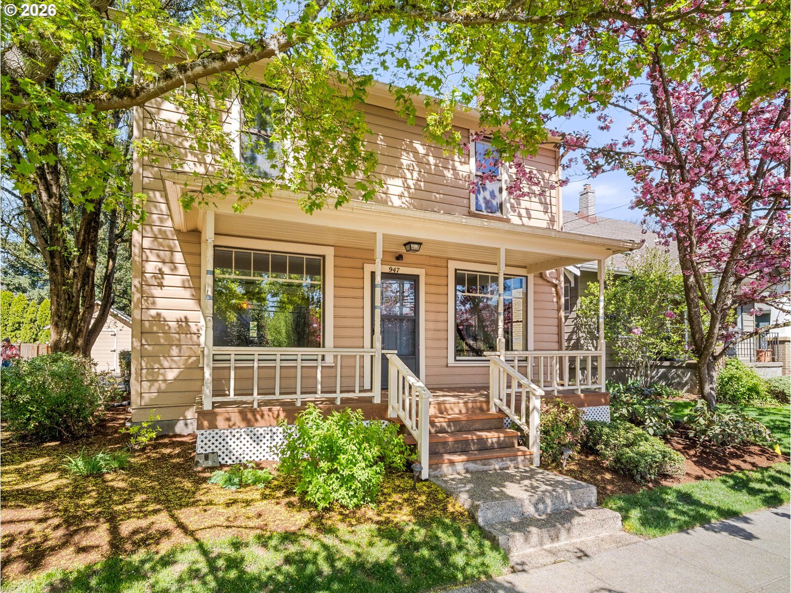 Property Photo: 947 SE Spokane St SE OR 97202