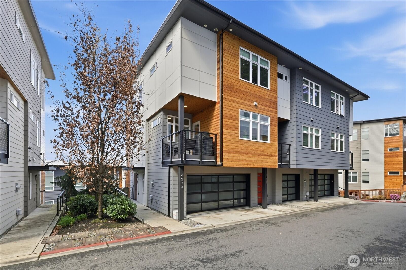 Property Photo:  4033  129th Place SE  WA 98006 