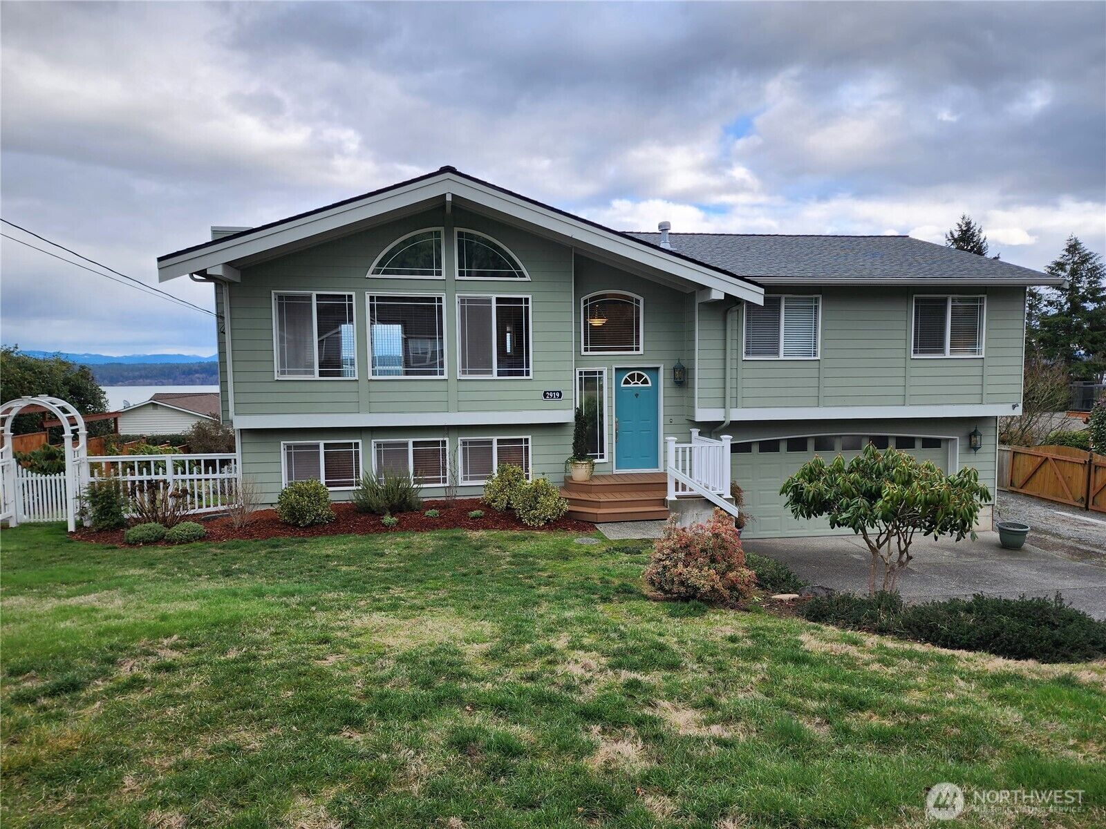 Property Photo:  2919  Viewmont Place  WA 98282 