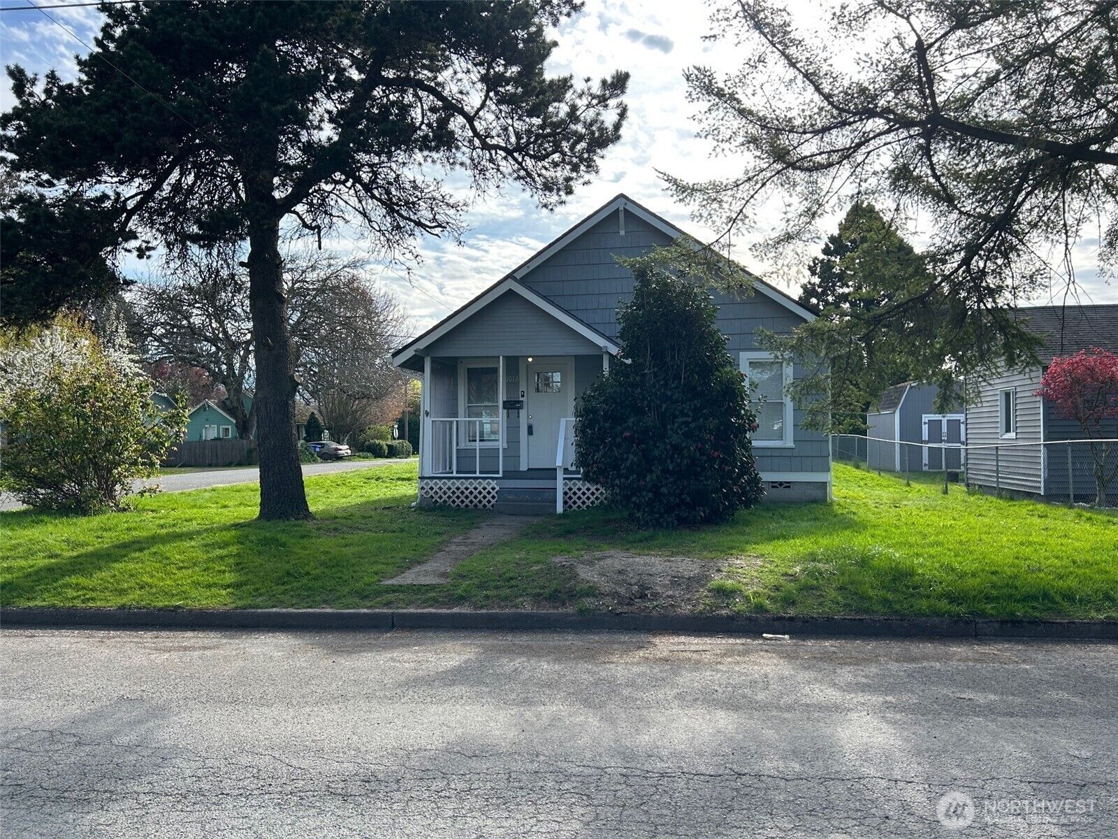 Property Photo:  1012  7th Street S  WA 98626 