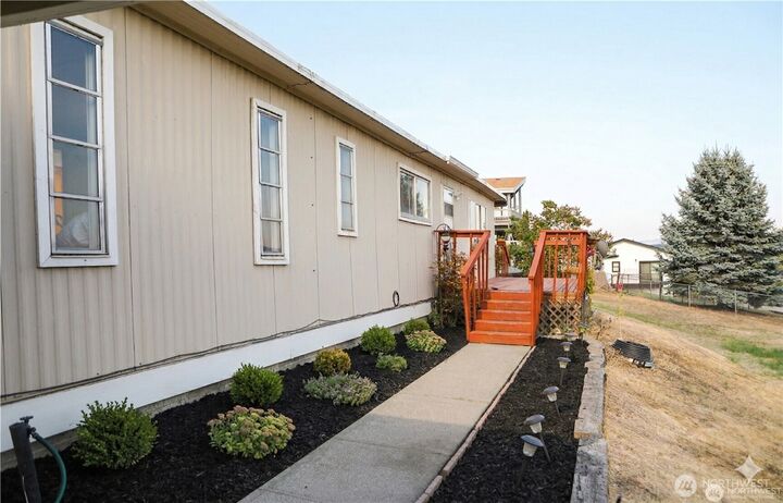 Property Photo:  410  Totem Pole Road  WA 98831 