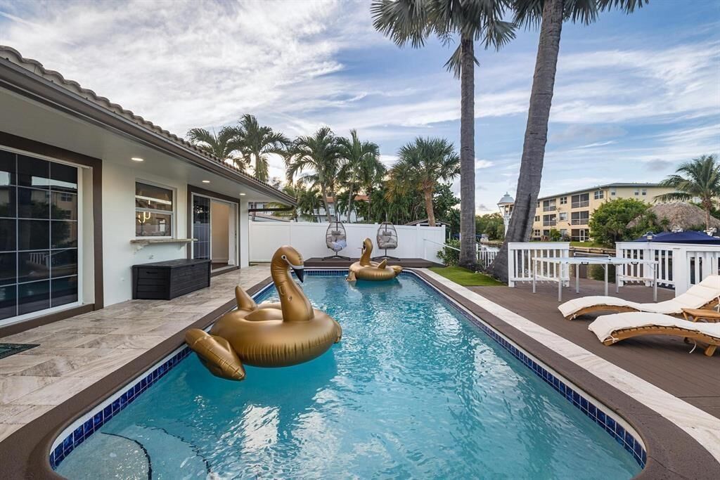 Property Photo:  1419 NE 57th Street  FL 33334 