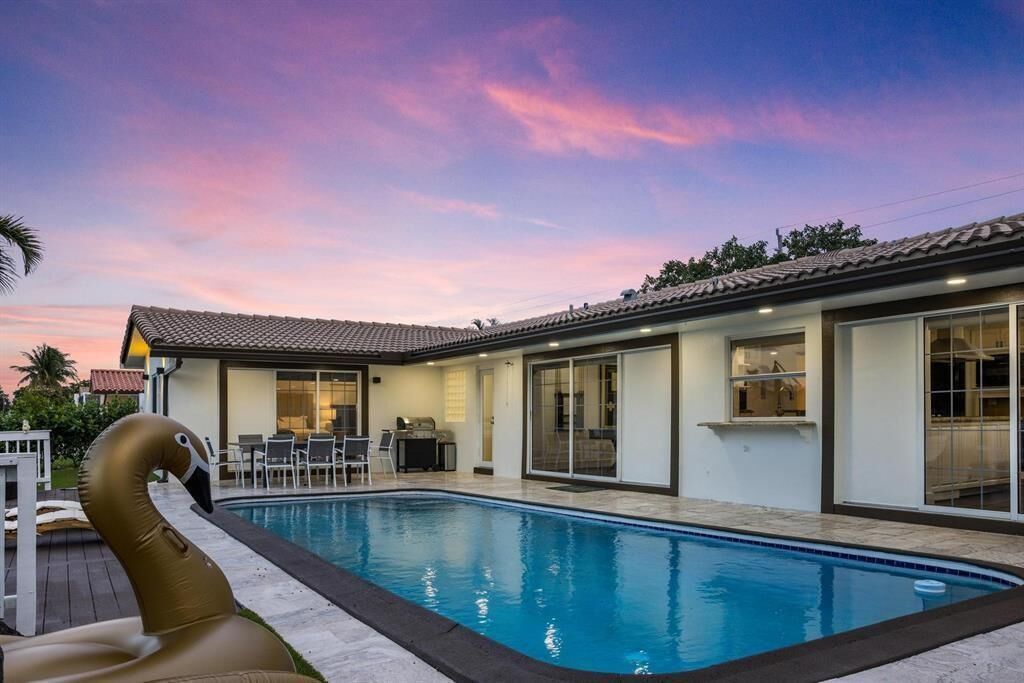 Property Photo: 1419 NE 57th Street FL 33334