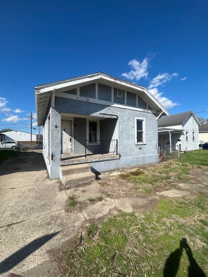 Property Photo:  640 W 17th Street  IN 47331 