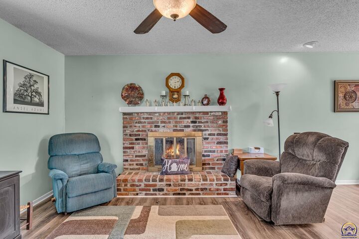 Property Photo:  4209 SW 35th Ter  KS 66614 