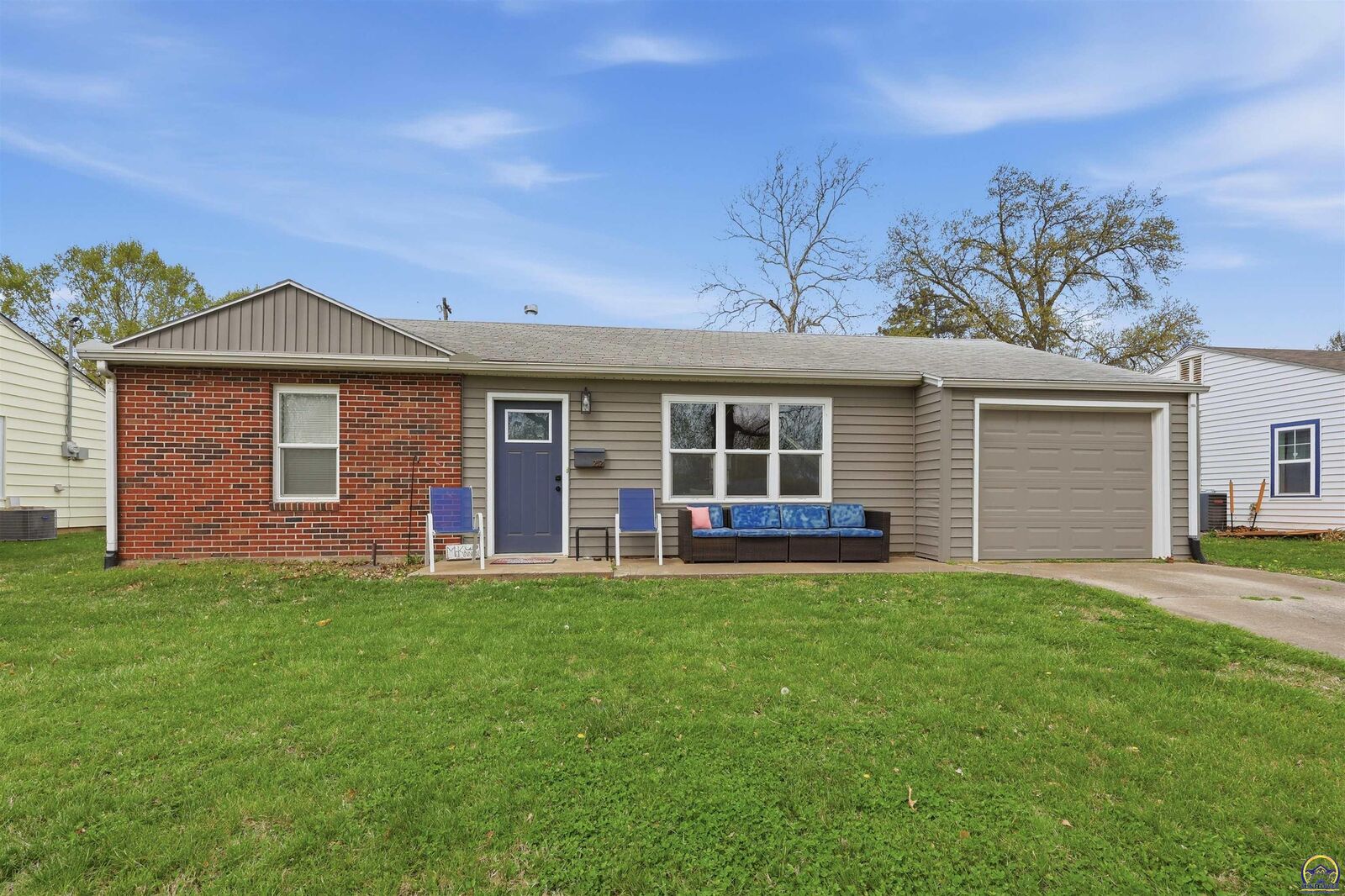 Property Photo:  2321 SW Morningside Rd  KS 66614 