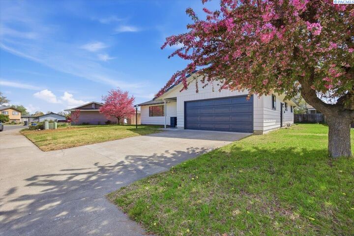 Property Photo: 2421 W Grand Rhonde Pl WA 99336