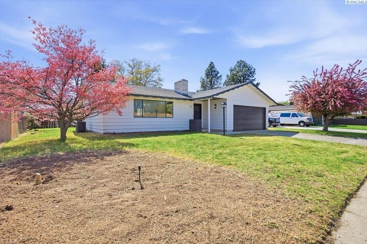 Property Photo:  2421 W Grand Ronde Pl  WA 99336 