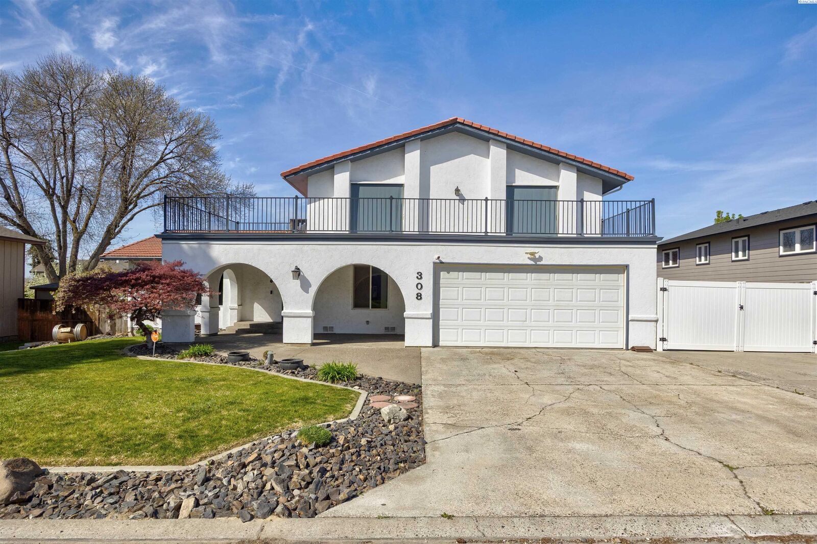 Property Photo:  308 Westridge Drive  WA 98930 