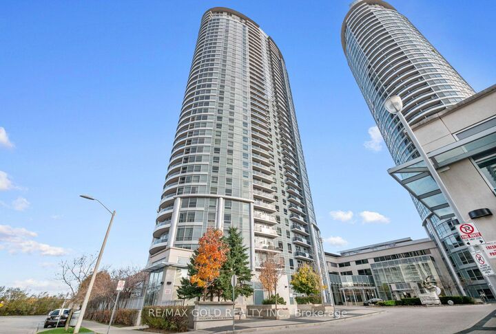 Property Photo:  135 Village Green Square  ON M1S 0G3 