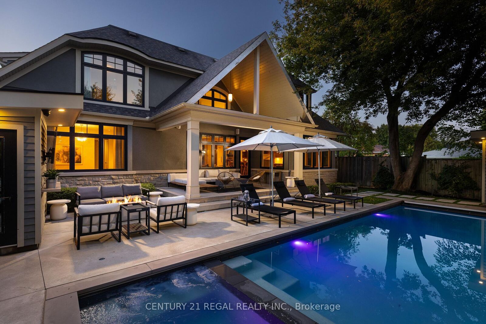 Photo de la propriété:  2442 Meadowood Crescent  ON L6L 1V6 