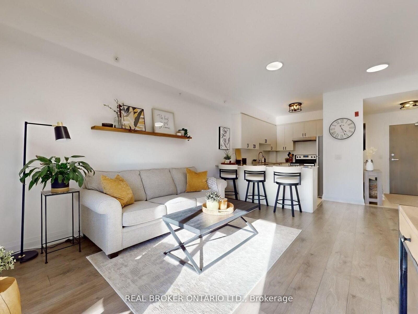 Property Photo: 481 Rupert Avenue 122 ON L4A 1Y7