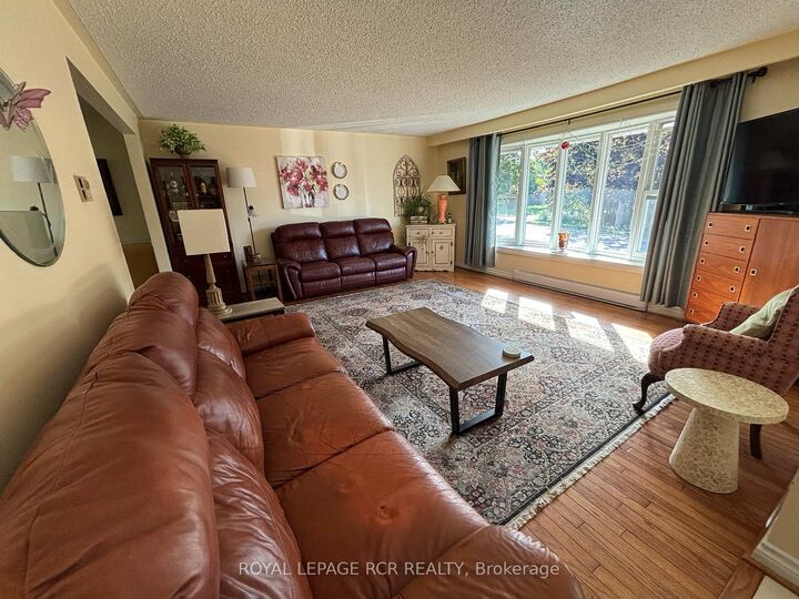 Property Photo: 1049 Elgin Street ON L3Y 3C3