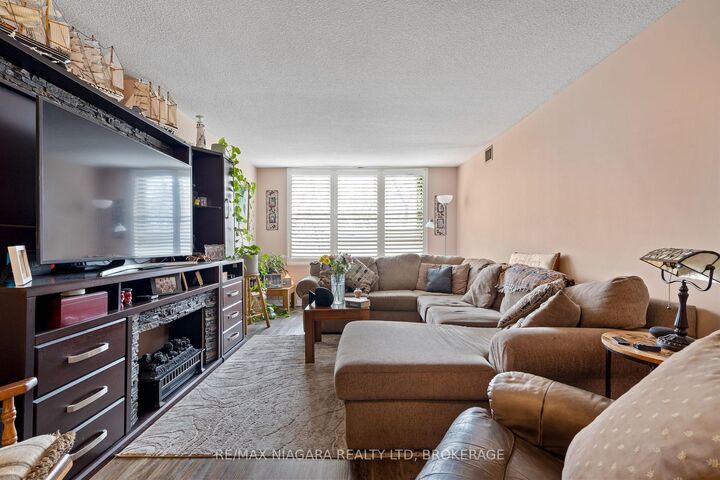Property Photo: 7 Gale Crescent B5 ON L2R 7M8