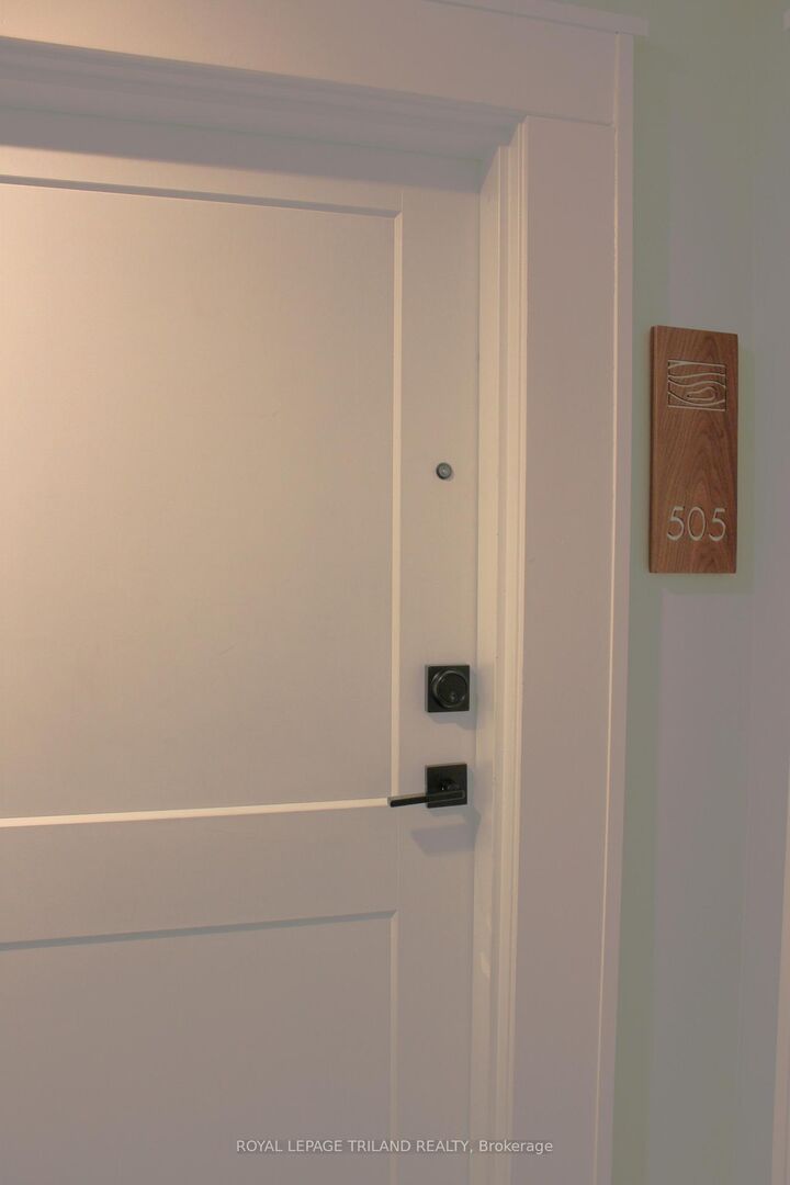 Property Photo: 480 Callaway Road 505 ON N6G 0Z3