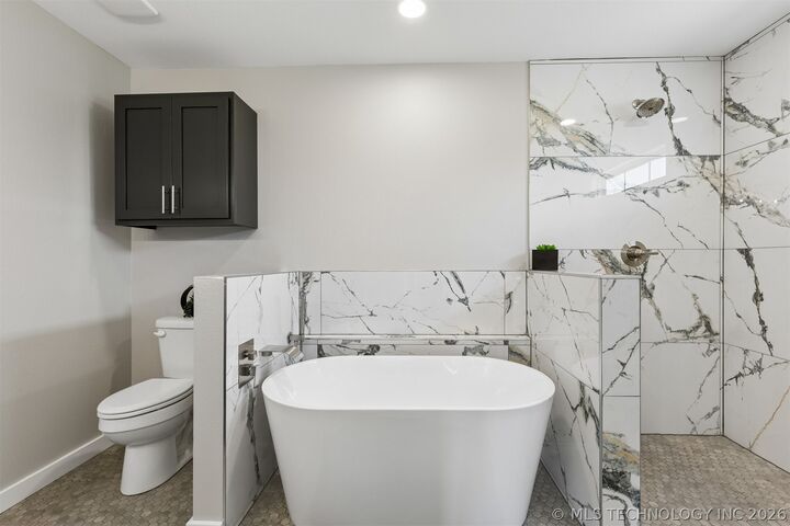 Property Photo:  107 W Vine Street  OK 74023 