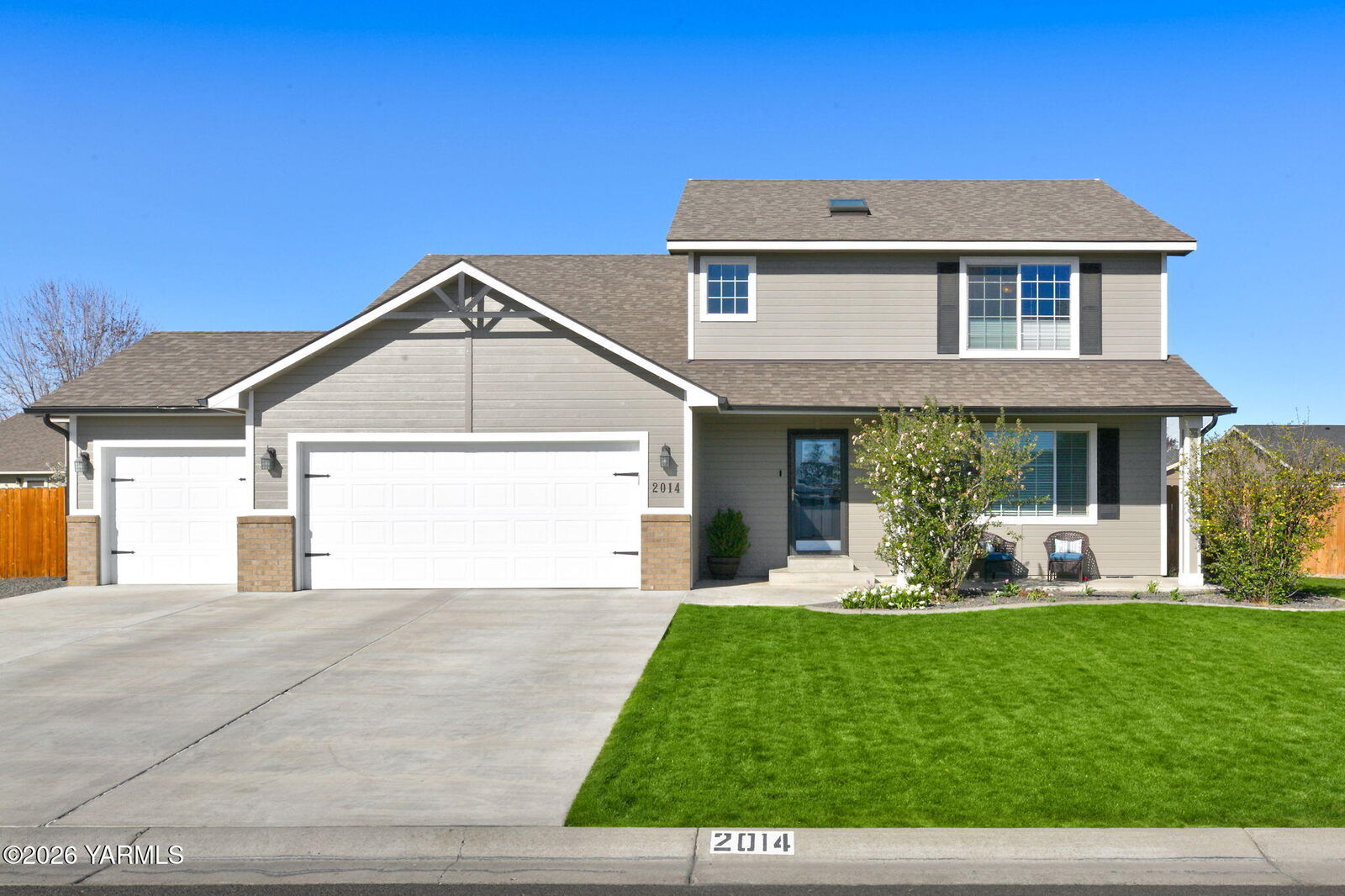 Property Photo:  2014 S 54th Ave  WA 98903 