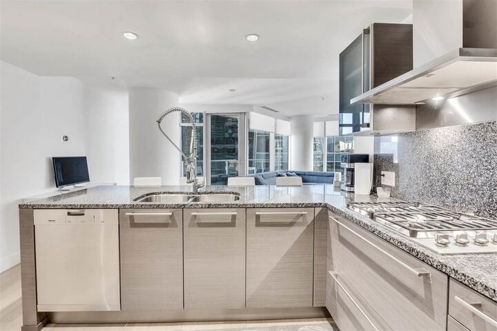 Property Photo: 1111 Alberni Street 2208 BC V6E 4V2