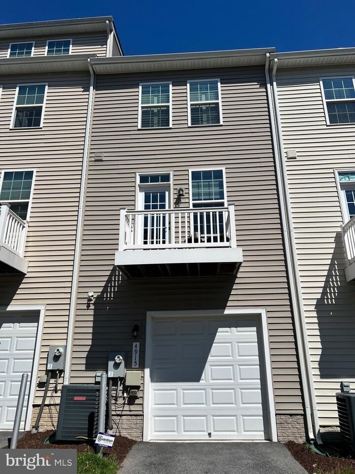 Property Photo:  4915 Crest View Drive  MD 20782 
