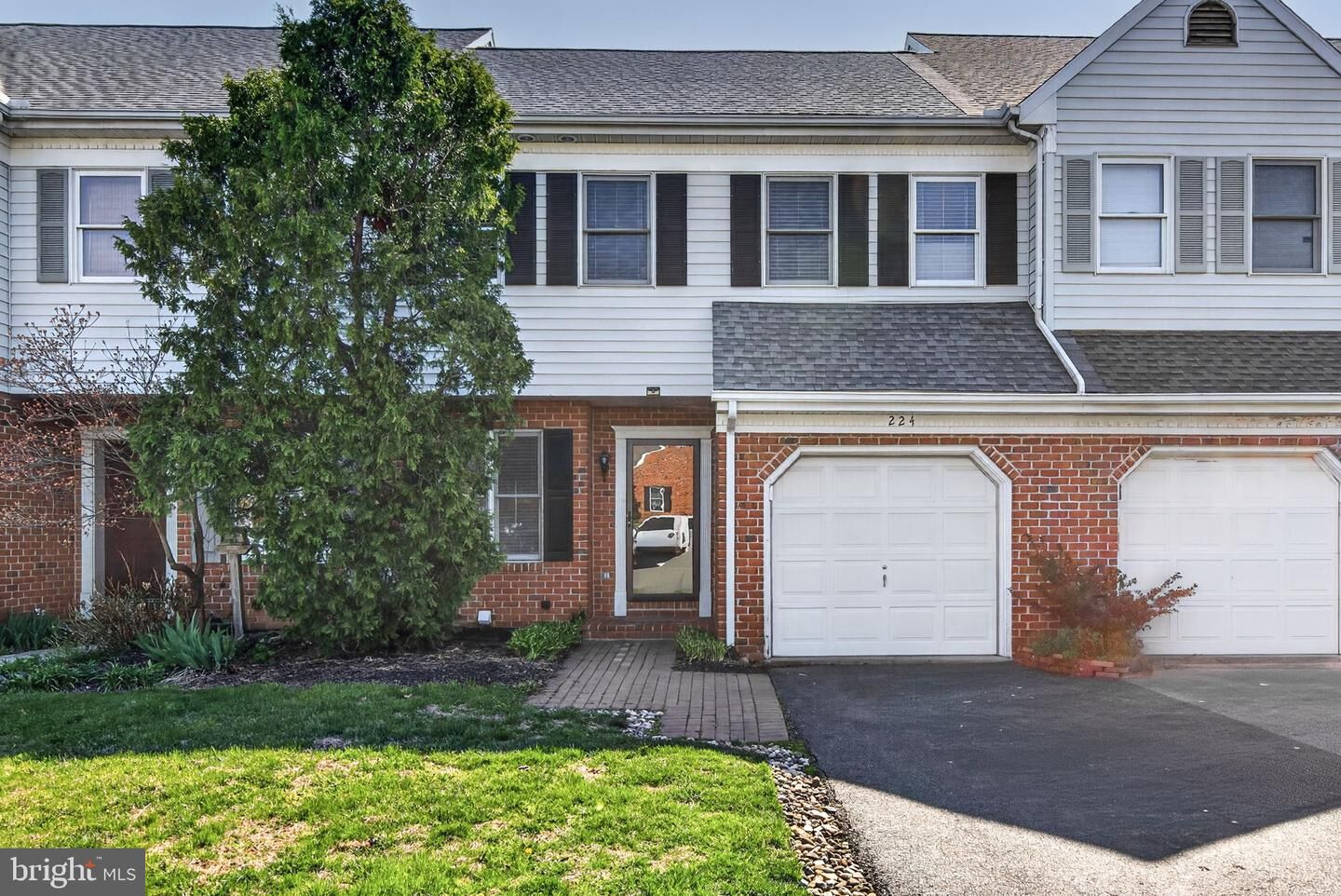 Property Photo:  224 Providence Place  PA 17554 