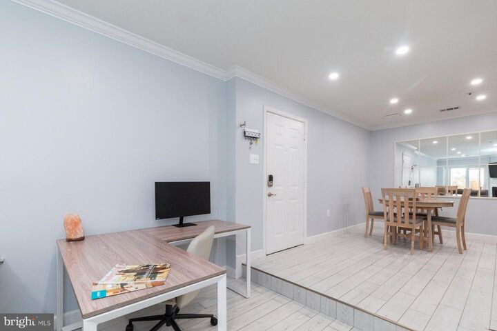 Property Photo:  255 S Pickett Street 102  VA 22304 