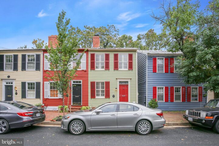 Property Photo:  319 N Saint Asaph Street N  VA 22314 