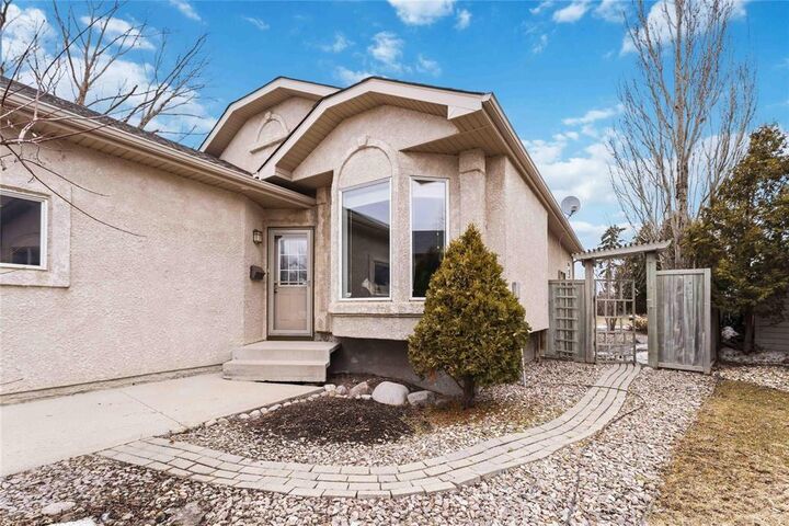 Property Photo:  99 Meadowbank Road  MB R3Y 1N7 