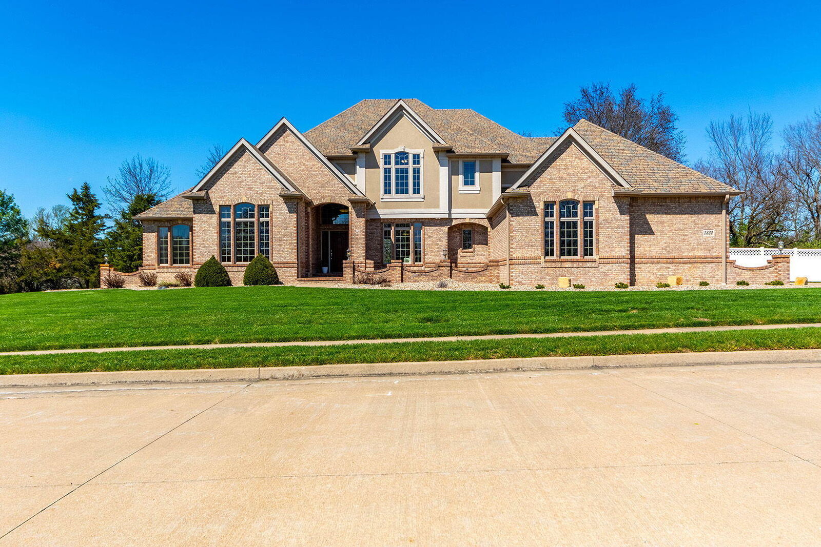 Property Photo: 1322 Ryan Dr MO 65240
