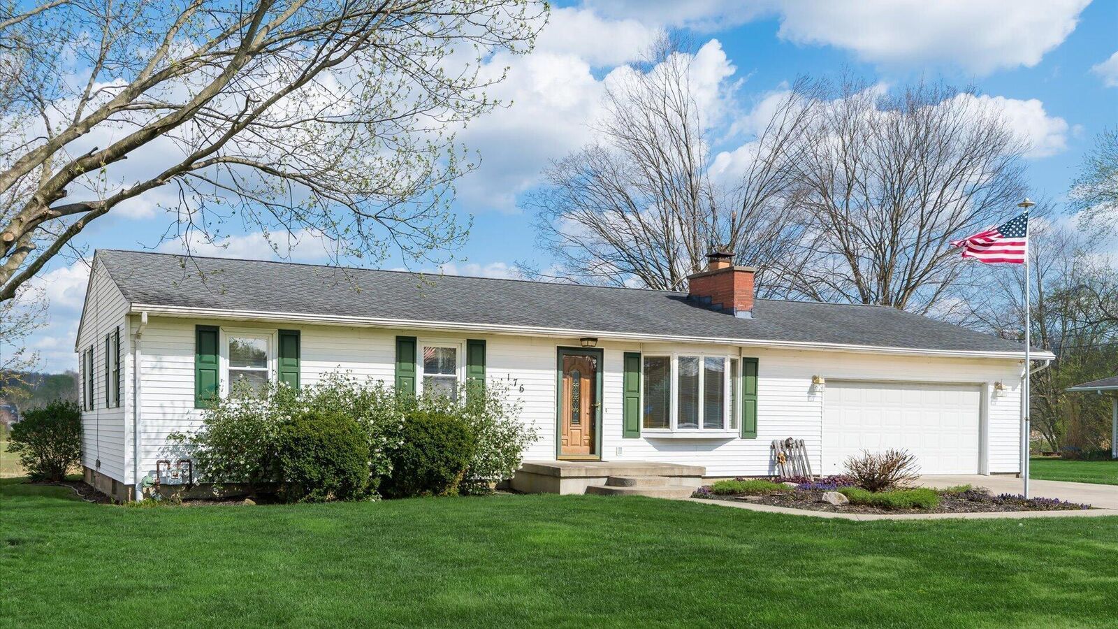 Property Photo:  176 New Home NE Drive  OH 43055 