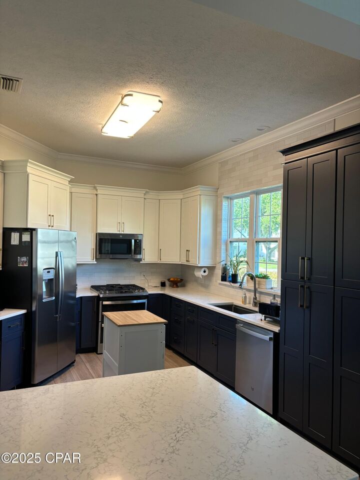 Property Photo: 2115 Country Club Drive FL 32444