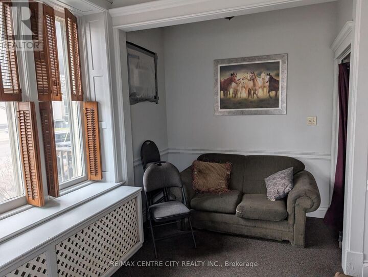 Property Photo: 334 Queens Avenue ON N6B 1X4