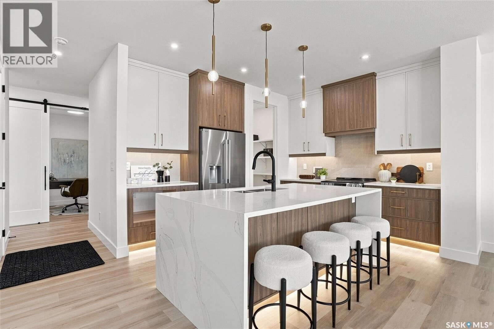 Property Photo: 102 Cockcroft Manor SK S7V 1Y5