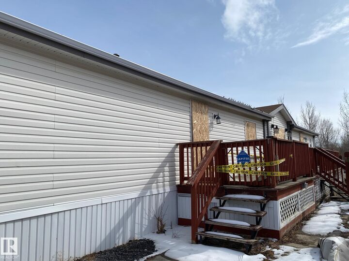 Property Photo: 4816 48 Avenue AB T9A 0E7