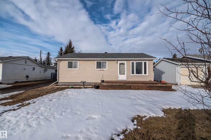 Property Photo:  4527 47 Street  AB T0E 0A0 