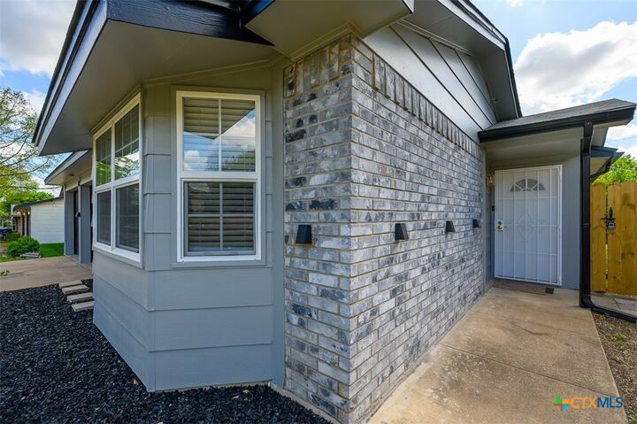 Property Photo:  209 W Hogan Drive  TX 76522 