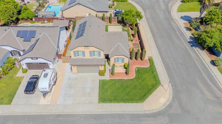 Property Photo:  1116 W Muir Way  CA 93230 