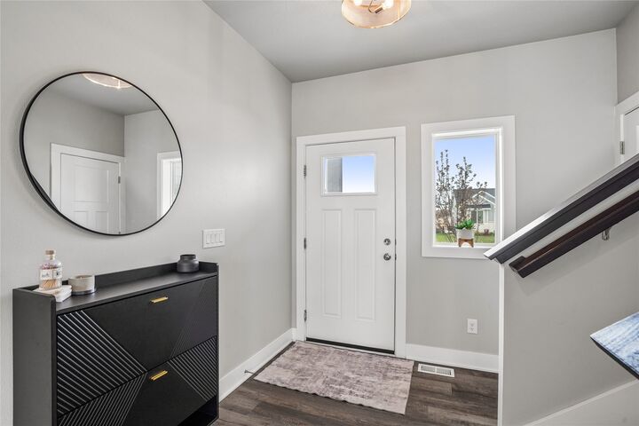 Property Photo: 710 SE Drumlin Drive IA 50263
