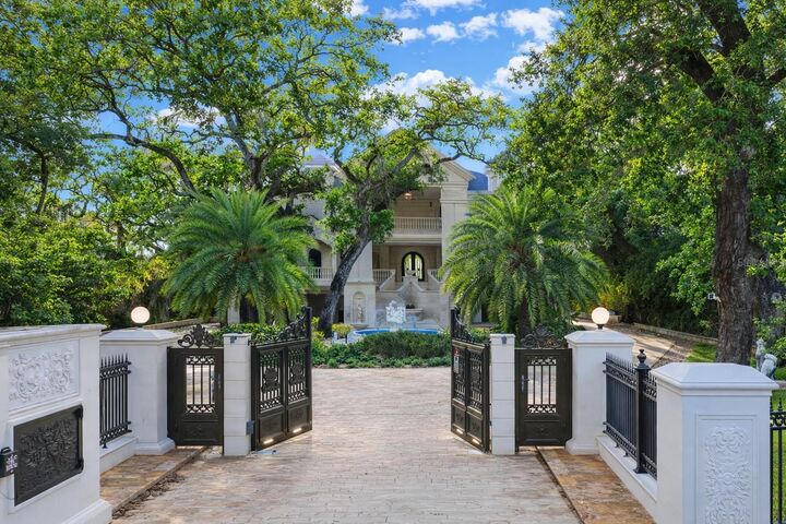 Property Photo: 2000 Park Street N FL 33710