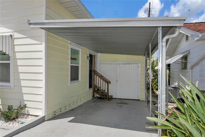Property Photo: 14 Braden Castle Drive FL 34208