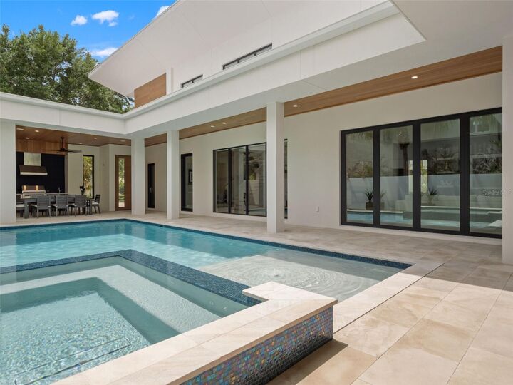 Property Photo: 8643 Farthington Way FL 32827