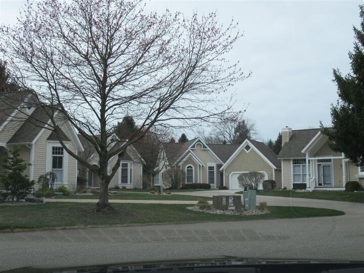 Property Photo: 982 Sunflower Court 19 MI 49424-6613