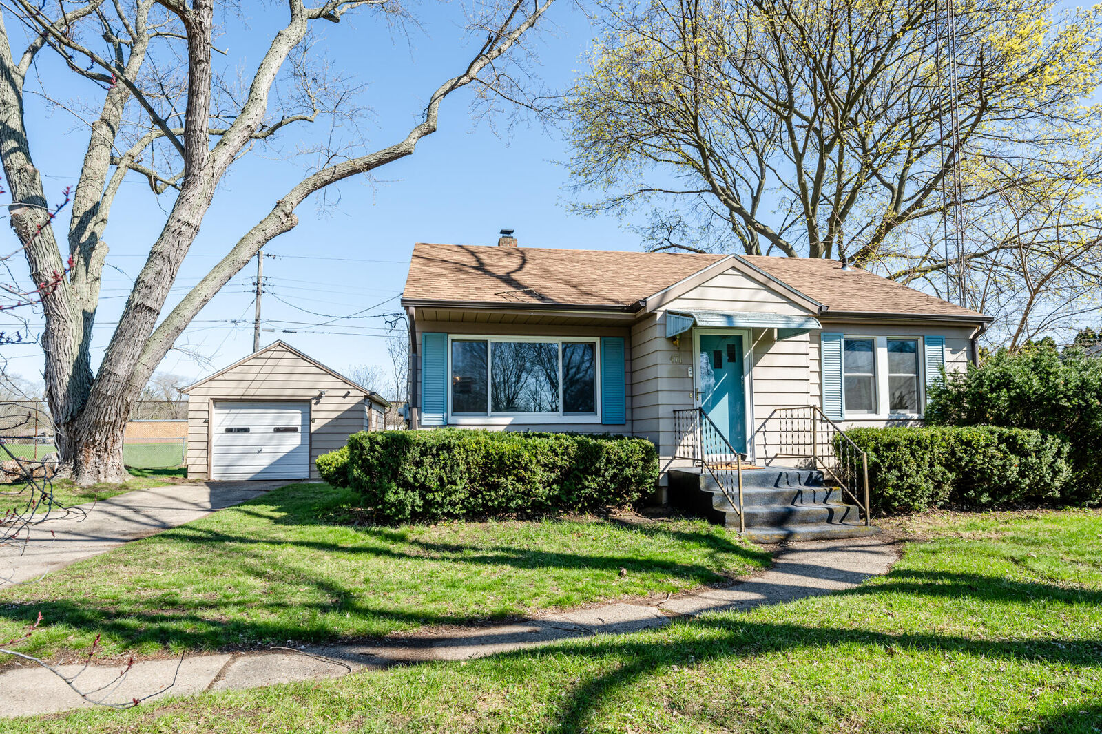 Property Photo:  471 Dale Avenue  MI 49022 