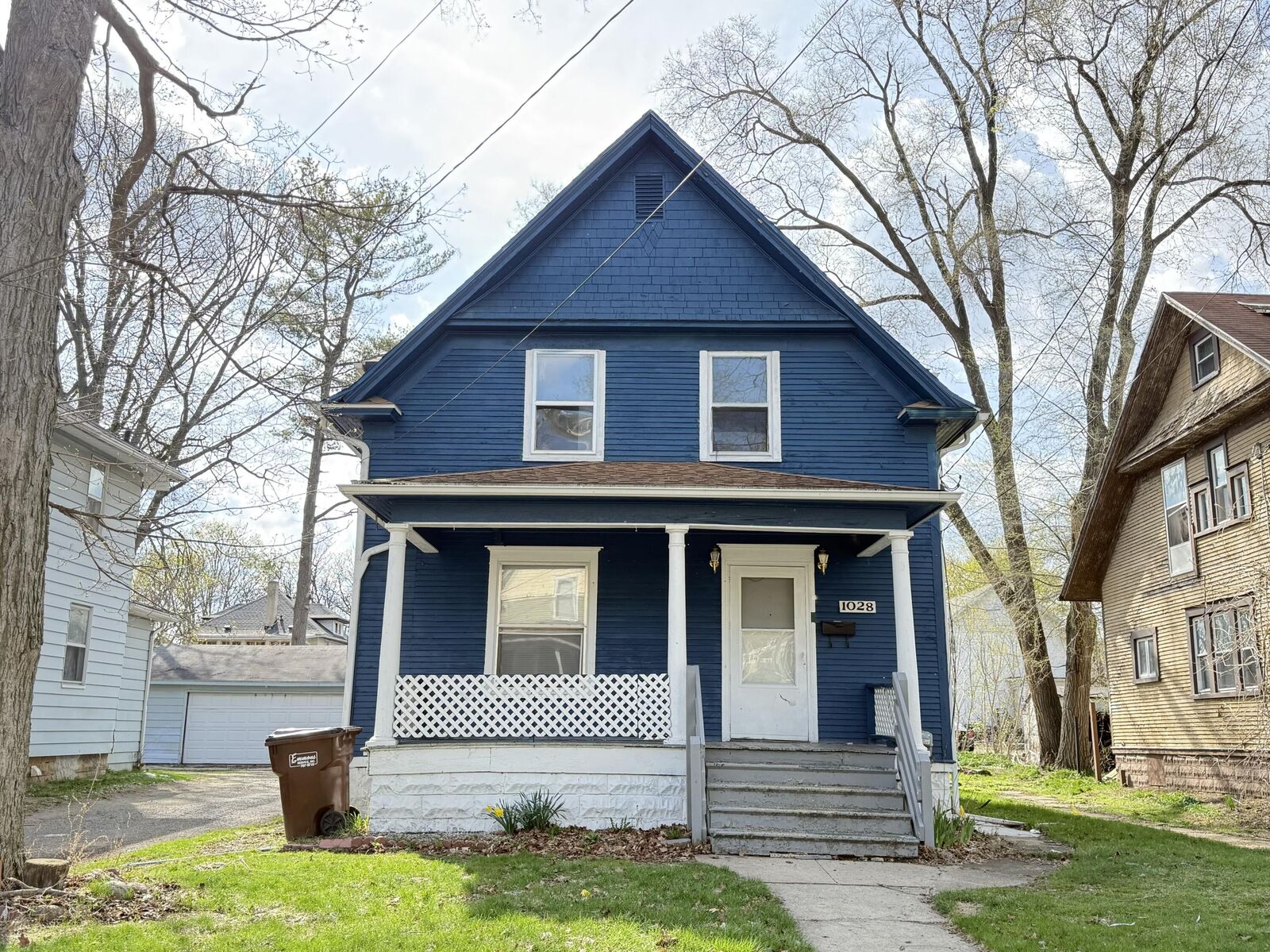 Property Photo:  1028 Woodbridge Street  MI 49203 