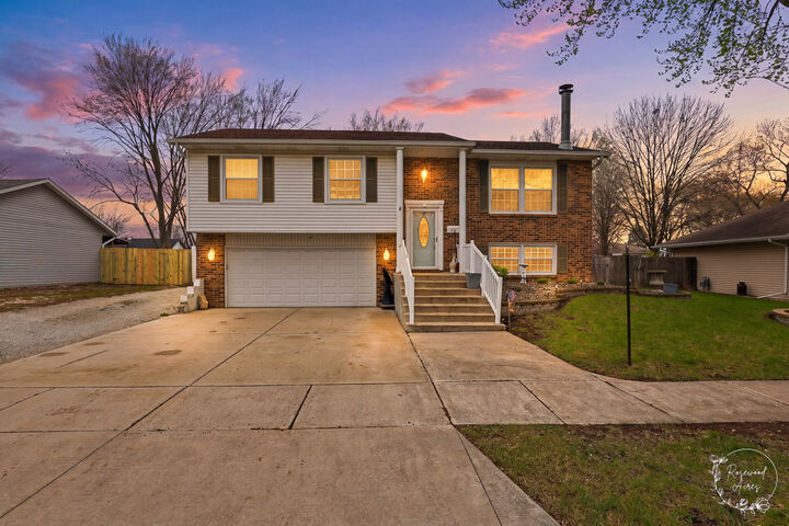 Property Photo:  209 Meadows Road S  IL 60914 