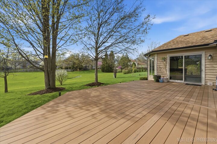 Property Photo:  1872 Jahns Drive  IL 60189 