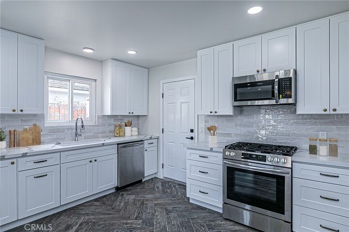 Property Photo:  1621 W Pine  CA 93436 