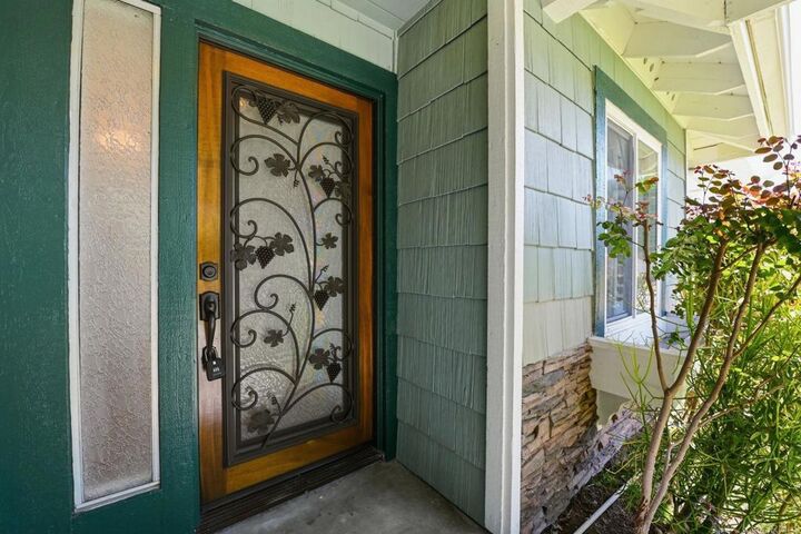 Property Photo:  1658 Pleasant Place  CA 92024 