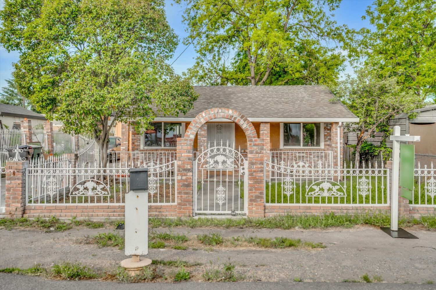 Property Photo: 511 S Gertrude Avenue CA 95215