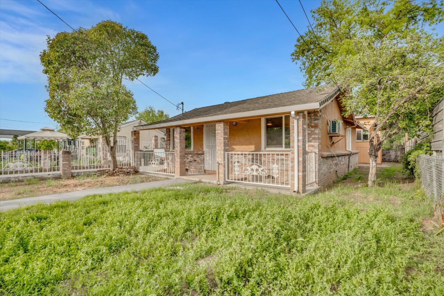 Property Photo: 511 S Gertrude Avenue CA 95215